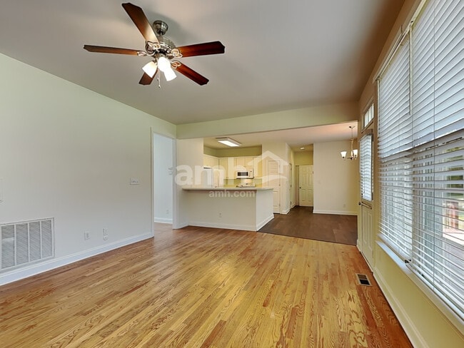 Foto del edificio - 2402 Clovelly Ct