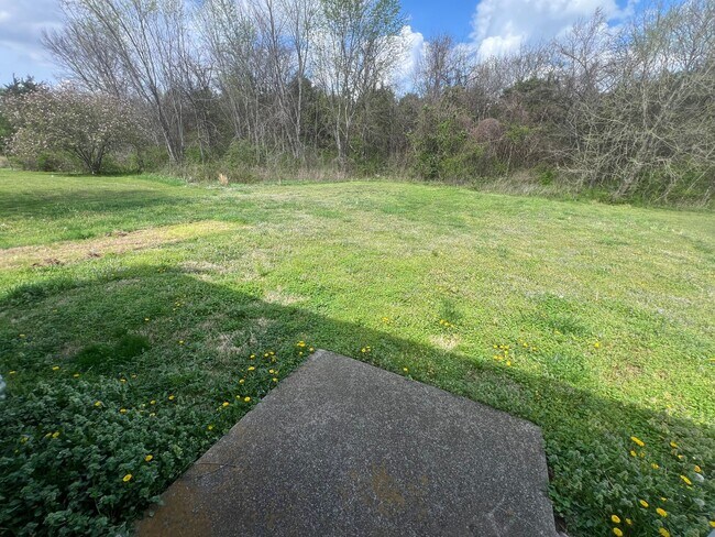 Foto del edificio - Available Now! 2 BR 1 Bath Duplex - Minute...