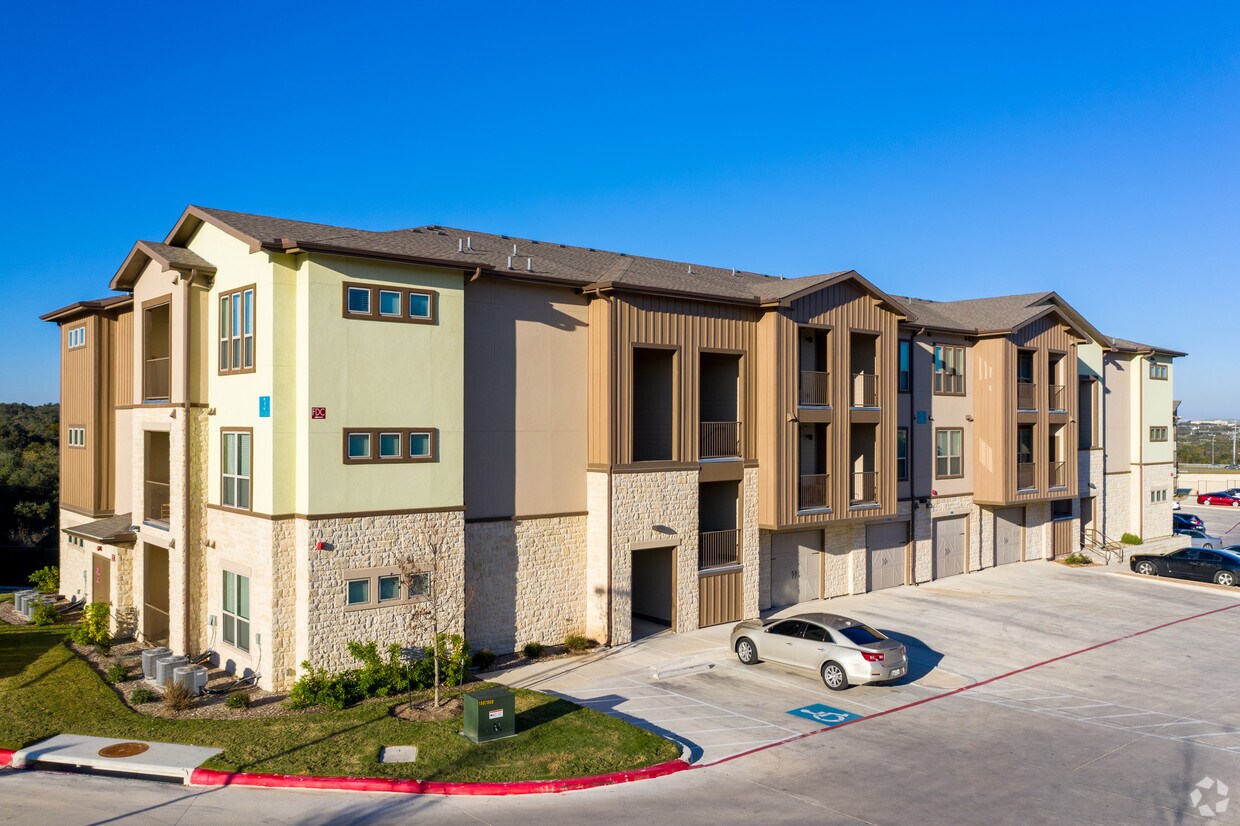 Estraya Westover Hills Apartments San Antonio, TX