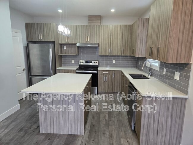 Building Photo - 834 Cadder Ave