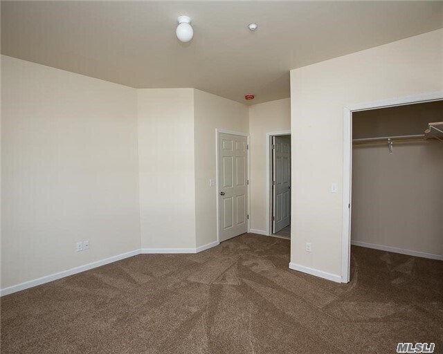 Building Photo - 3025 Sunrise Hwy