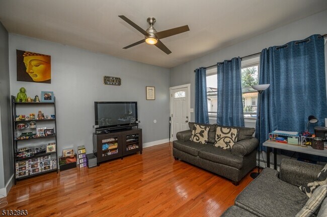 Foto del edificio - 82 Pacific Ave