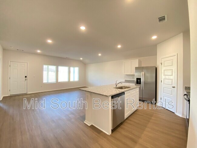 Foto del edificio - 36 Kelton Ln