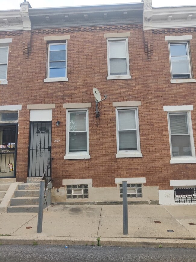 Photo - 3837 N Darien St House