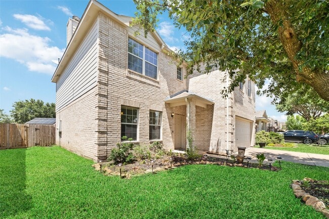 Building Photo - 9823 Lynette Falls Dr