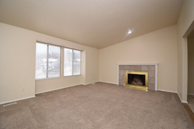 Foto del edificio - Bright 3 Bed in North Salt Lake – Near Parks, Trails, Shopping & Dining!!