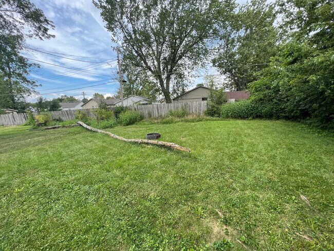 Building Photo - Close to McGalliard