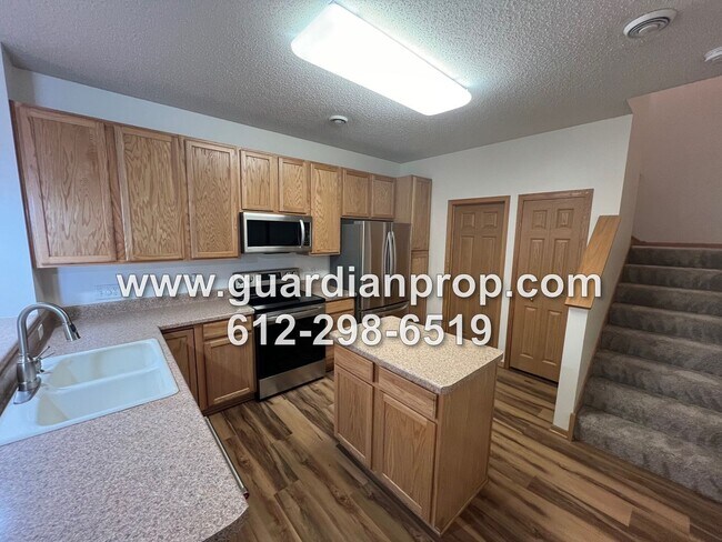 Foto del edificio - Woodbury Townhouse Available Now, Open Flo...