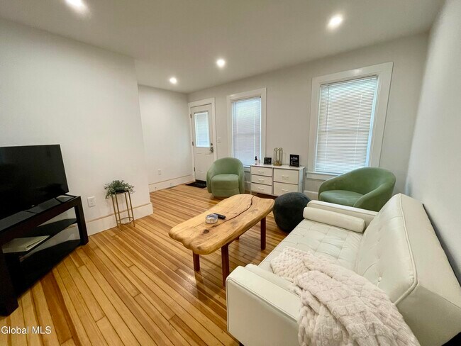 Foto del edificio - 130 Woodlawn Ave