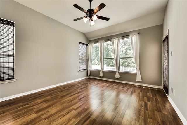 Building Photo - 1109 Oakcrest Dr