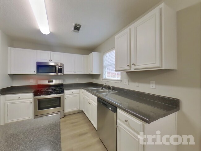 Building Photo - 2880 Chilhowee Dr