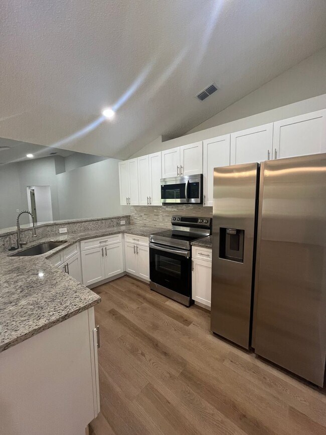 Foto del edificio - Spacious 4 Bedroom Home in Pine Grove!