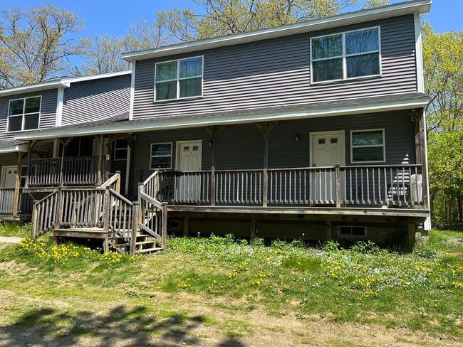 Foto del edificio - 114 Cove Rd