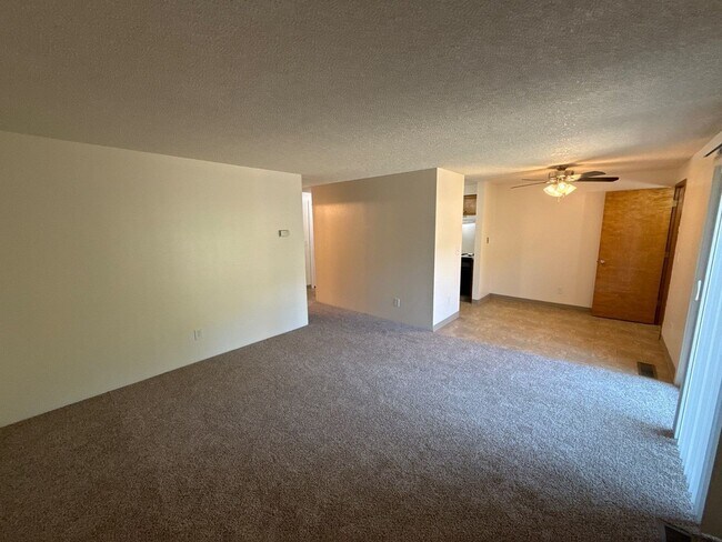 Foto del edificio - 621 Glen Creek Rd NW