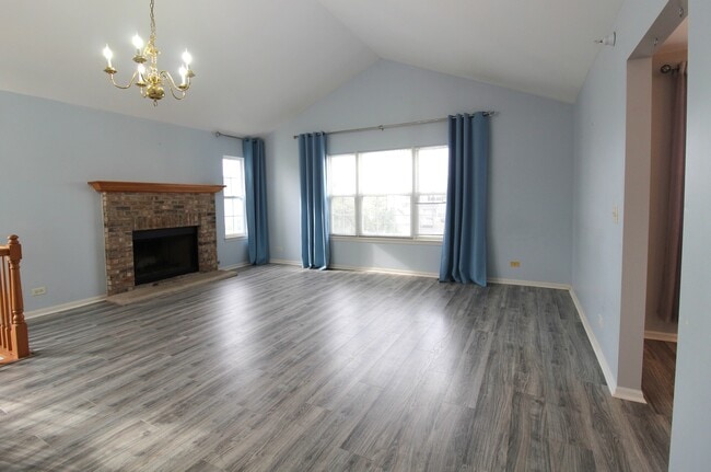 Building Photo - 2434 Dickens Dr