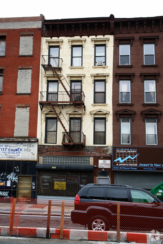 Building Photo - 946 Fulton St