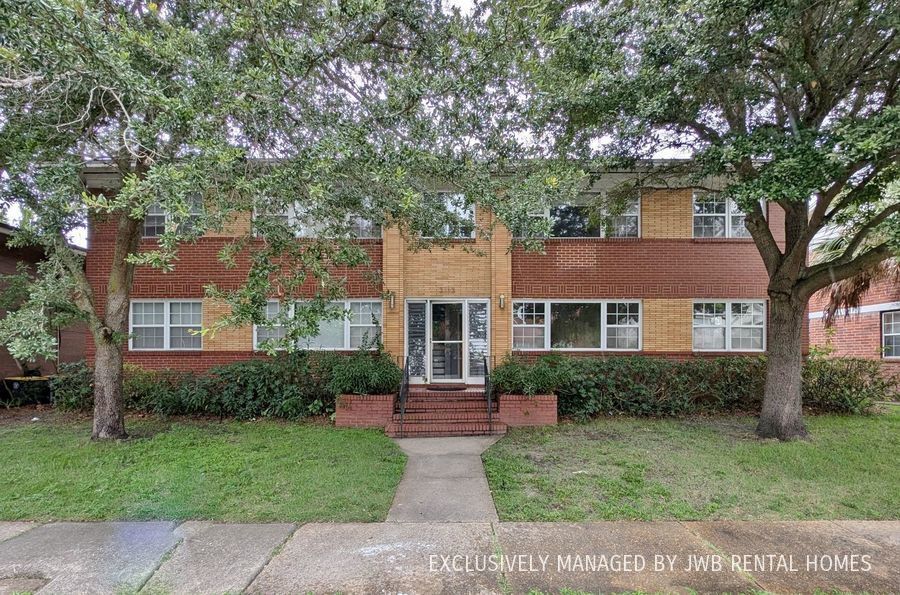 Primary Photo - 3113 Belden St