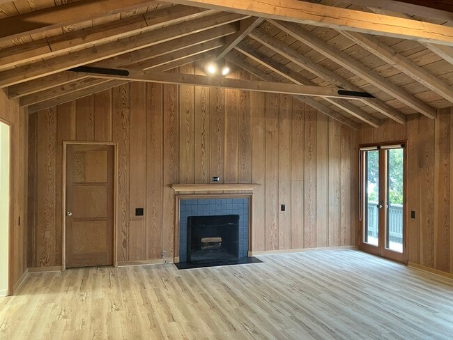 Building Photo - 1225 Silverado St