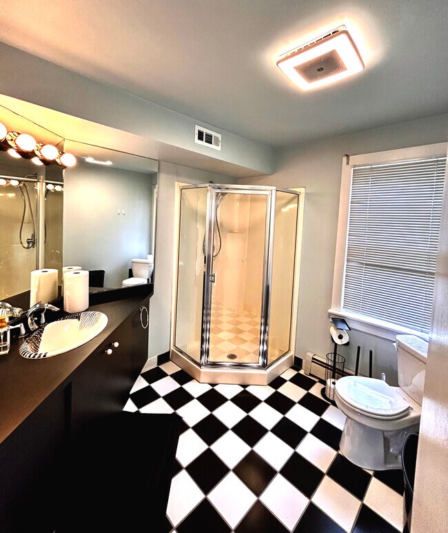 Baño del 1er nivel - 18 Grove St