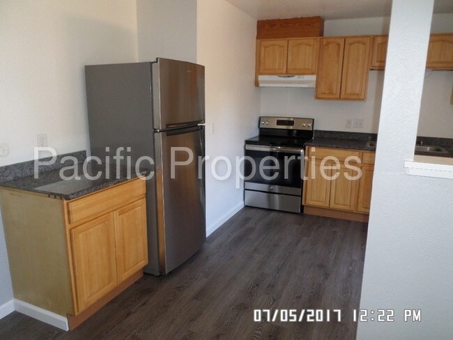 Building Photo - 2425 Kenton Ct