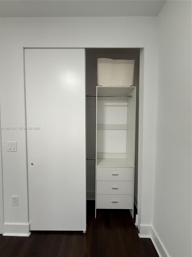 Foto del edificio - 6432 NW 104th Ct