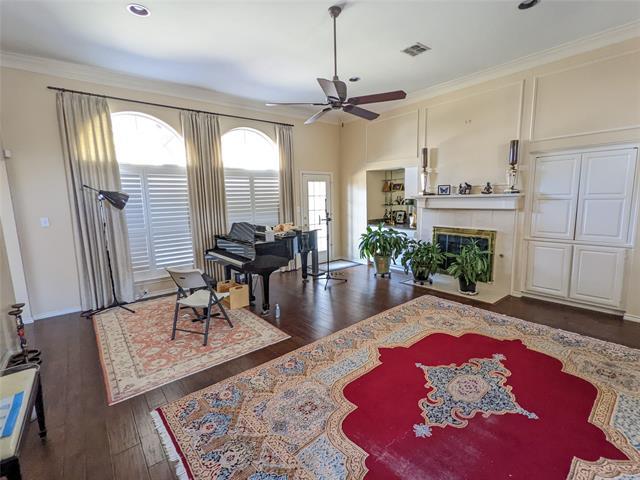 Foto del edificio - 6015 Mapleshade Ln
