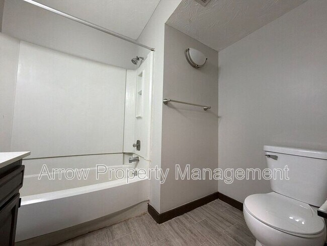 Foto del edificio - 2400 R St