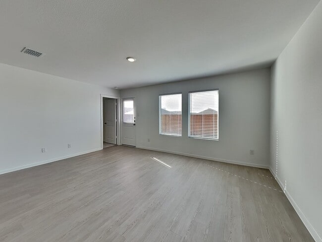 Building Photo - 1813 Equine Retreat Wy