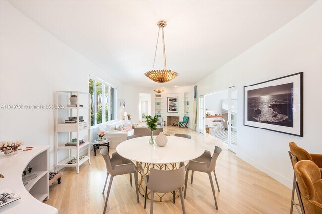 Building Photo - 424 E San Marino Dr