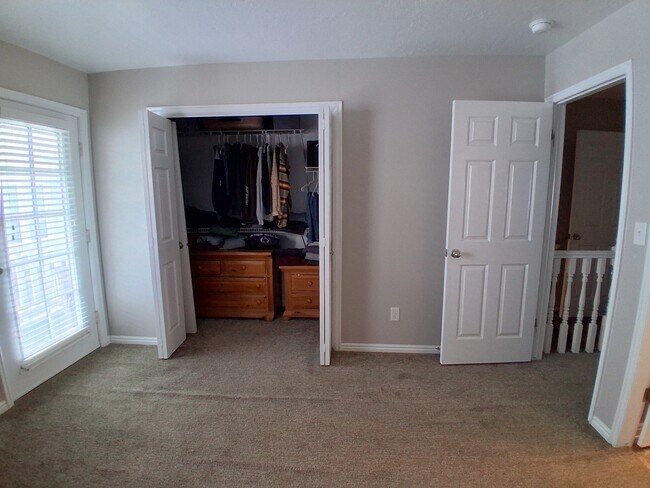 Foto del edificio - 986 900 E