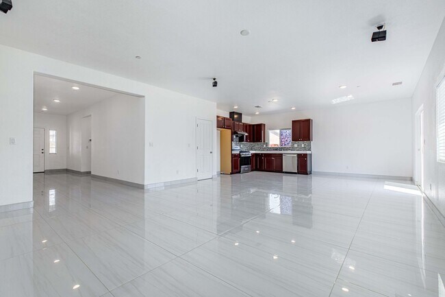 Foto del edificio - 4 bedroom home for RENT in Manteca with RV...