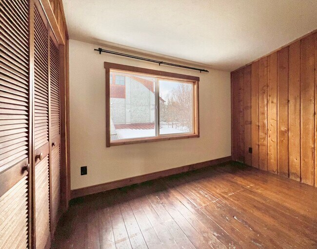 Building Photo - Downtown 2bedroom Townhome