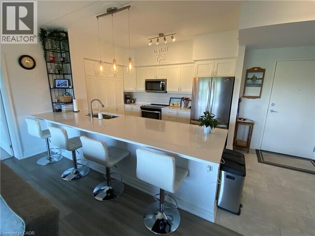 Building Photo - 39 Sister Varga Terrace