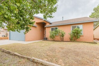 Building Photo - 3 Bedroom 2 Bath Home