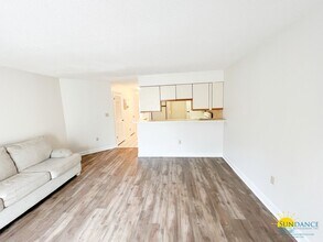 Building Photo - 107 Westlake Ct