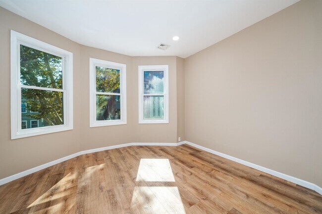 Building Photo - 136 Sherman Pl