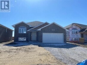 Building Photo - 1061 Aspen Ridge Cres
