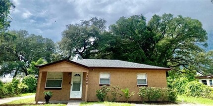 Building Photo - 1608 Long Ln