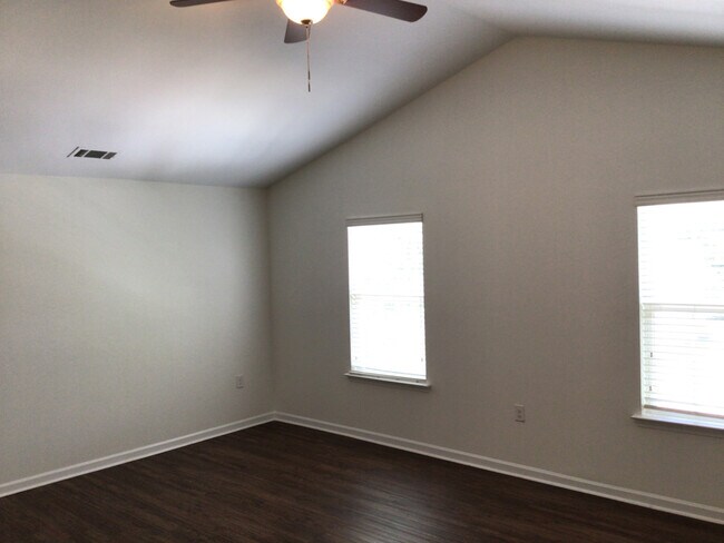 Foto del edificio - 6229 Bridlewood Ln