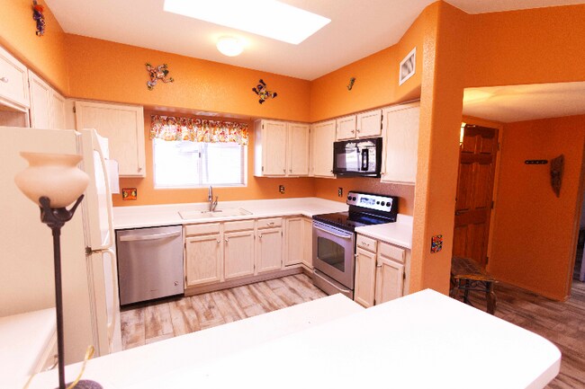 Building Photo - 3050 S Placita de la Picaza