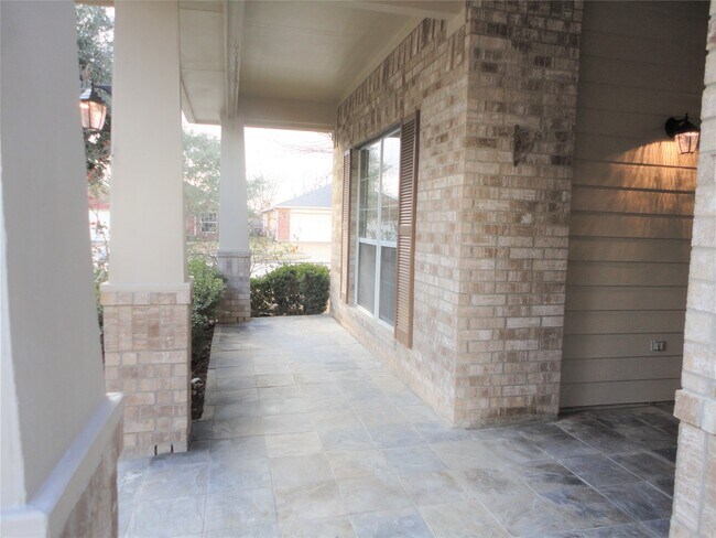 Foto del edificio - 18142 Flower Grove Ct