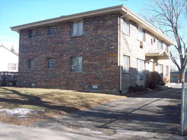 Building - 644 S 60th St
