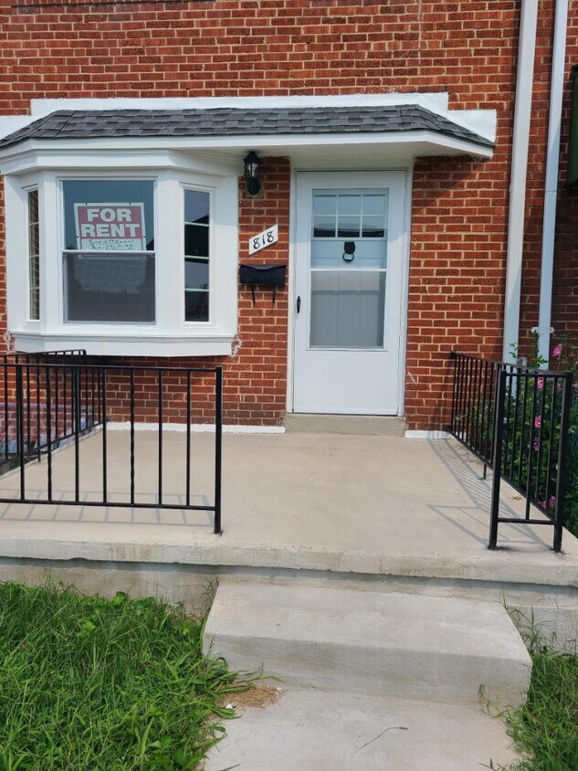 Primary Photo - 818 N Marlyn Ave