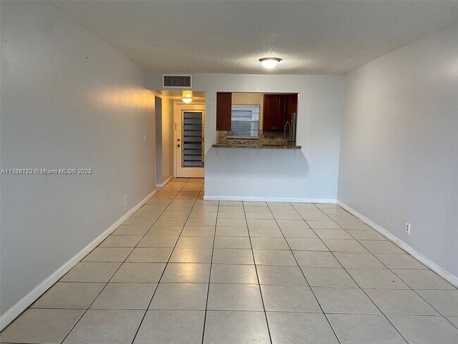 Foto del edificio - 6501 Winfield Blvd