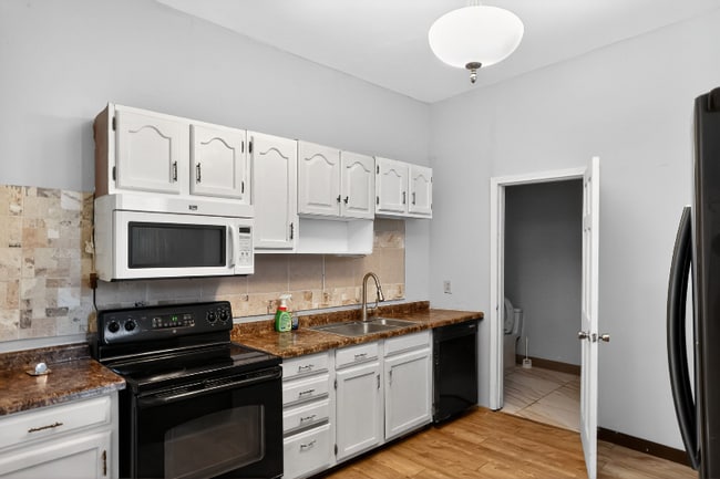 Building Photo - 475 N 24th St