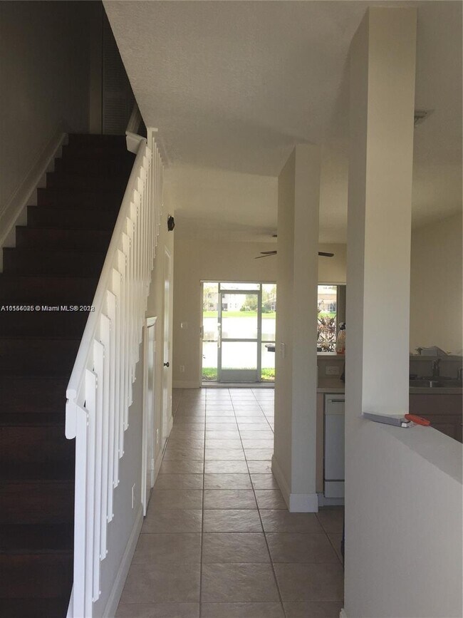 Foto del edificio - 707 SW 122nd Ave  707 Pembroke Pines Fl 33025