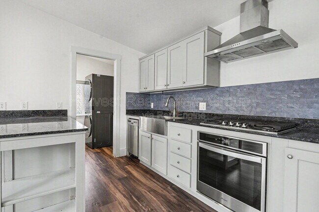 Foto del edificio - 33158 7th St