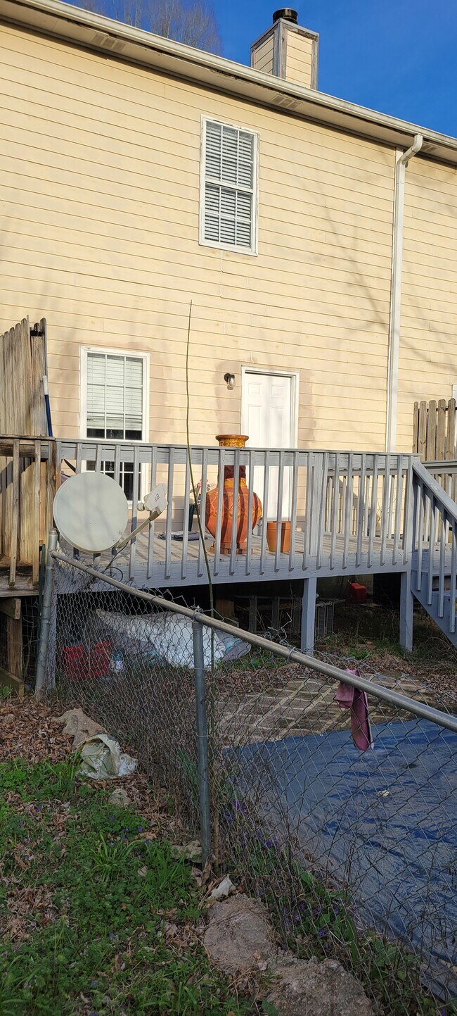 Building Photo - 1329 Pamela St