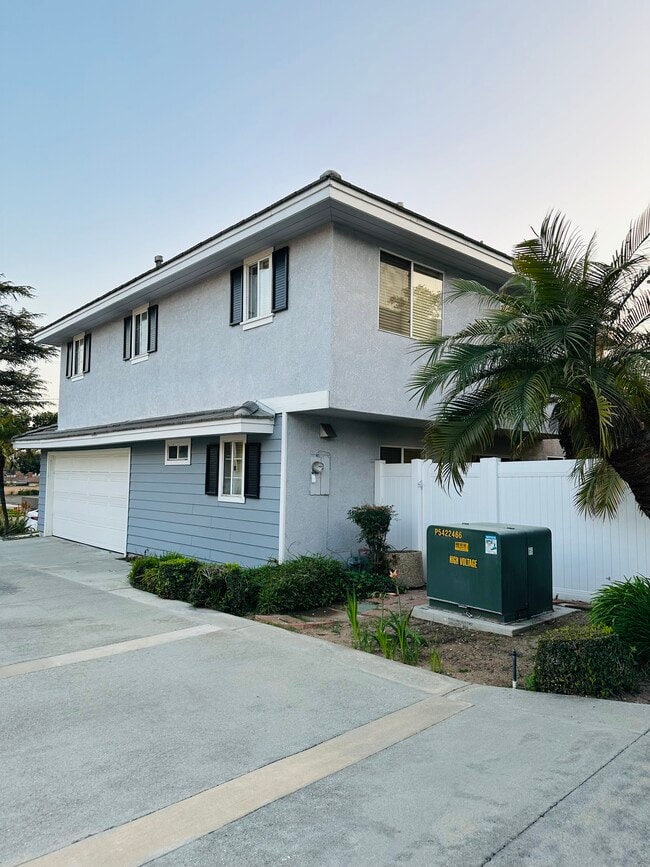 Vista lateral - 555 W Lemon Ave