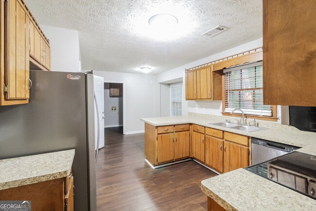 Building Photo - 1418 Hillside Pl SE